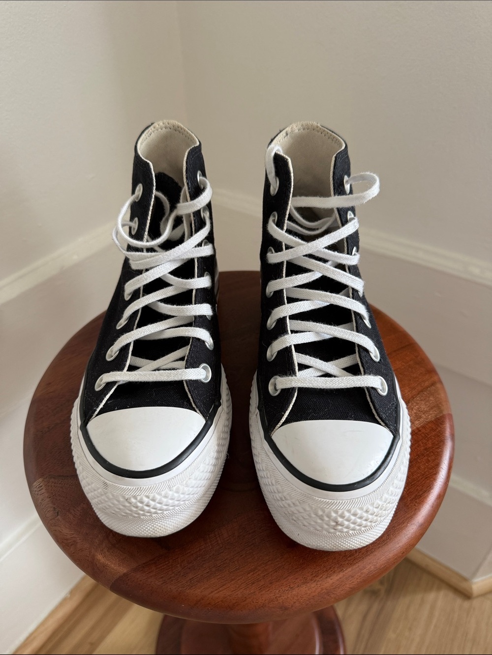 Converse | Chuck Taylor All Star Lift Hi Sneaker (Size 6) - Picture 3 of 3